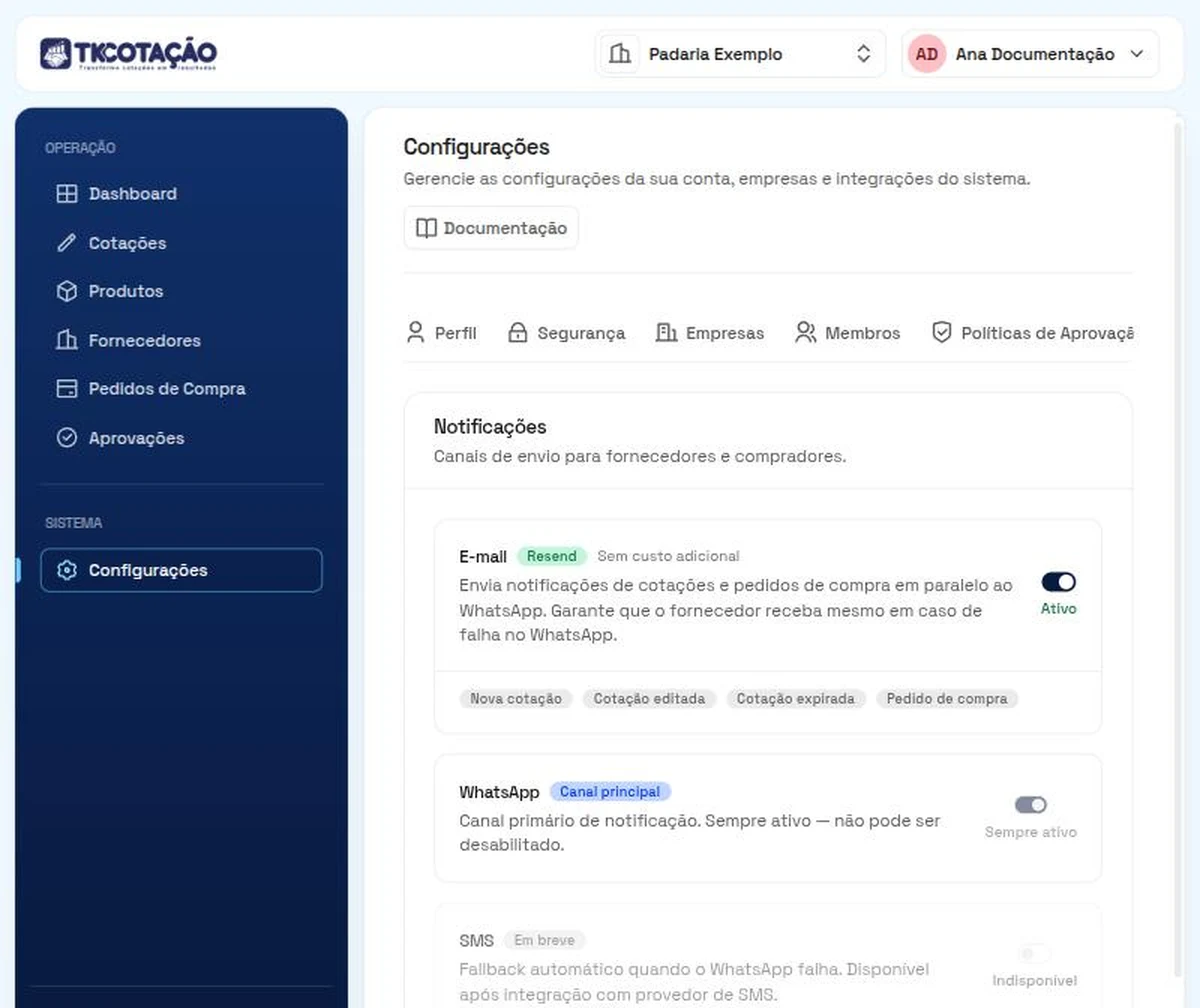 Tela Notificações das Configurações, com o canal E-mail ativo e as etiquetas dos eventos, o canal WhatsApp marcado como Sempre ativo e o canal SMS marcado como Em breve e indisponível.