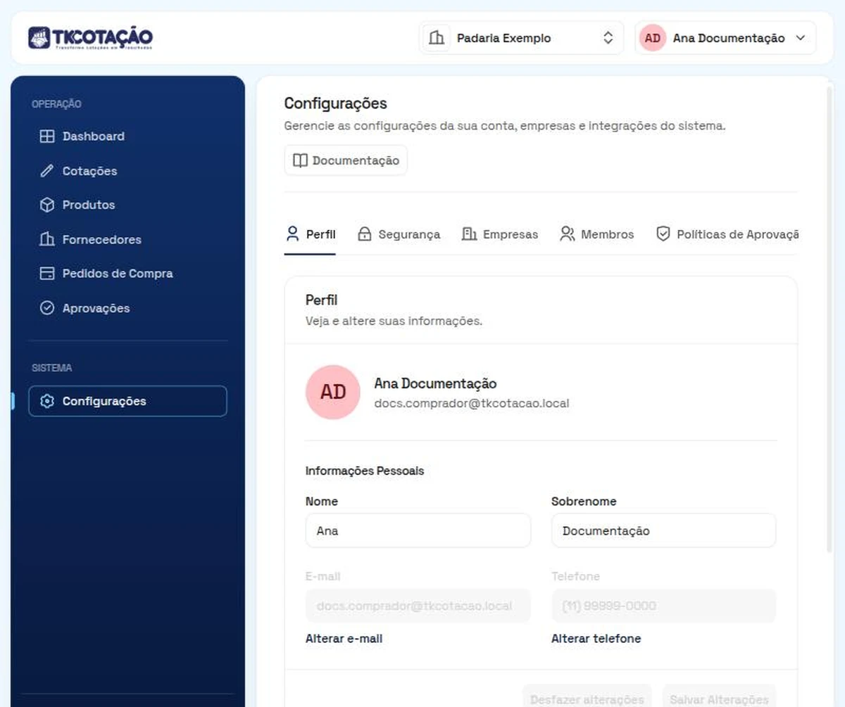 Aba Perfil das Configurações, com a foto de iniciais, o nome e o e-mail, os campos Nome e Sobrenome editáveis, os campos E-mail e Telefone desabilitados e os links Alterar e-mail e Alterar telefone.